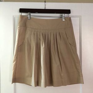 Banana Republic tan poplin skirt size 6.